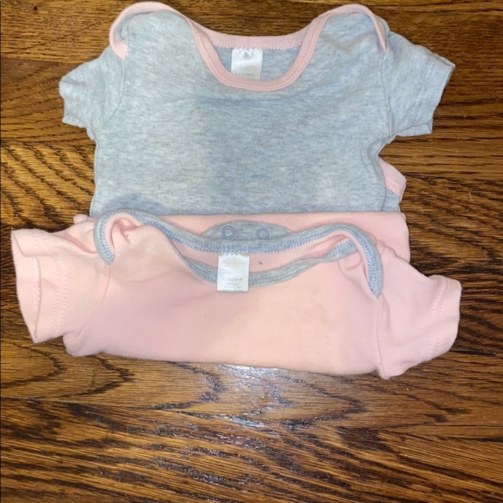 Modern baby bodysuits